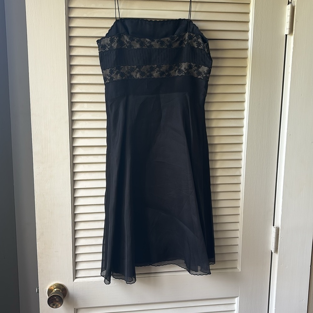 Anne Taylor black 100% silk dress 
Size 4P - Picture 5 of 7